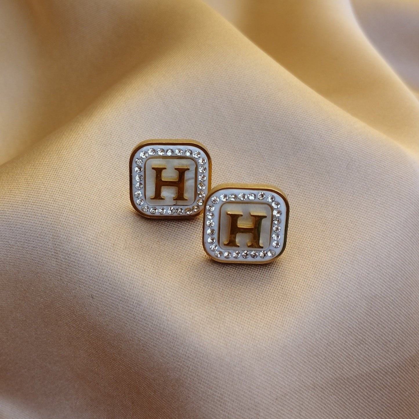 Hermes Earings White