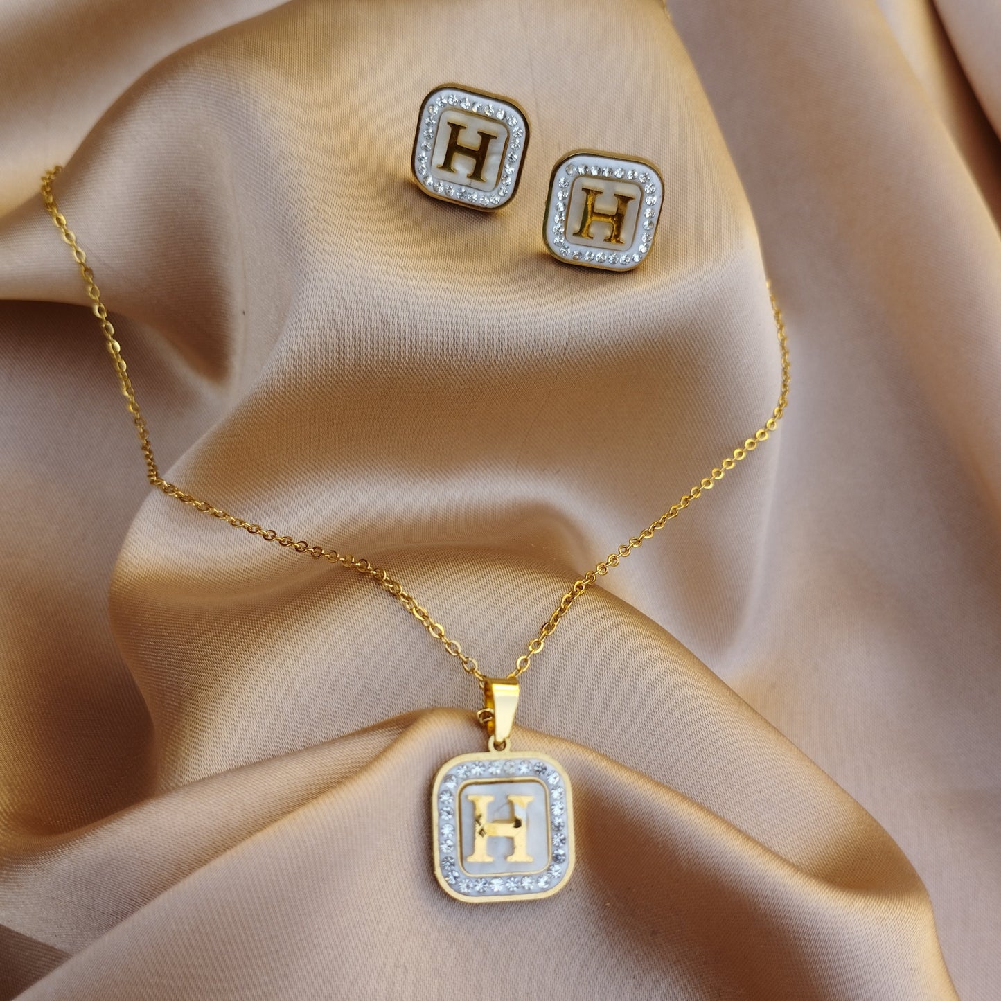 Hermes Necklace Set White
