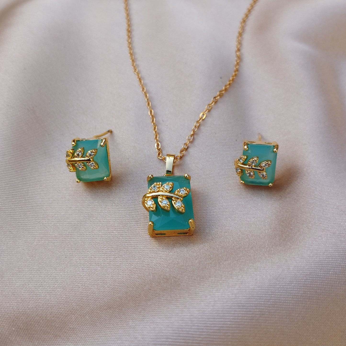 Queen Leaf Necklace Set Sea Green